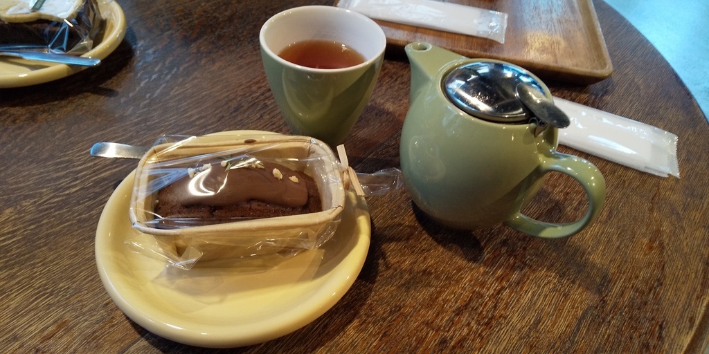 「BOM  CAFE」